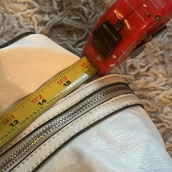 London Fog White Shoulder Bag - Picture 13 of 14